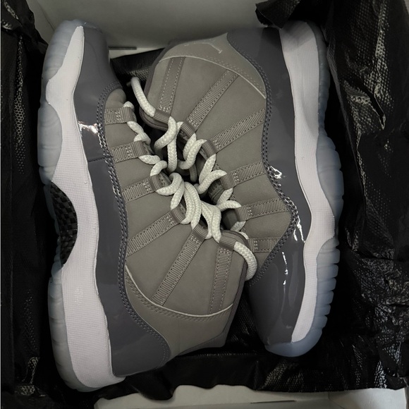 Jordan Kids Sneakers in Gray and White - Picture 2 of 5